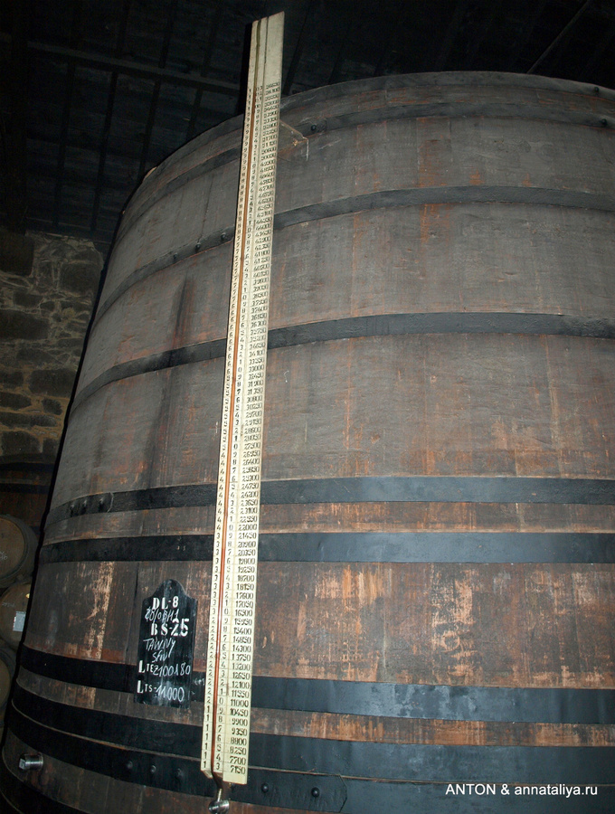 В самой большой бочки выдерживается больше 50 тысяч литров вина Вила-Нова-де-Гайа, Португалия