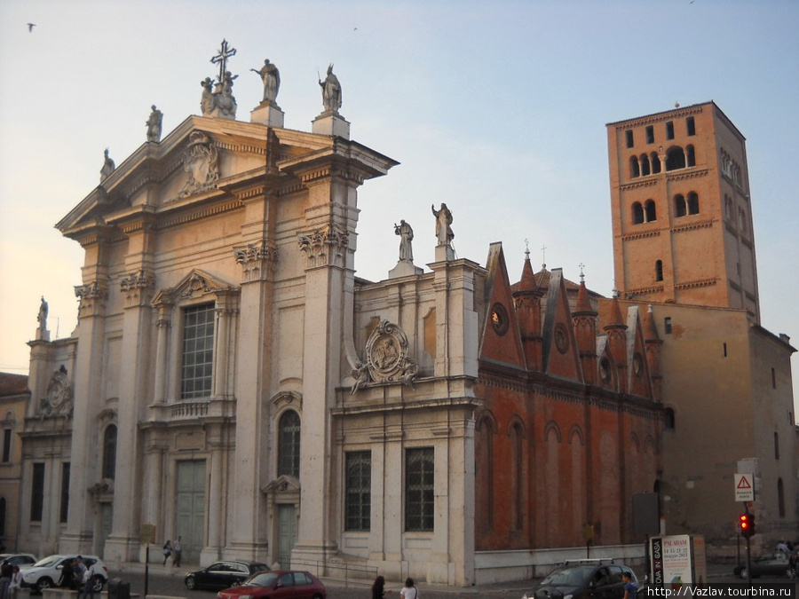 Кафедральный собор св. Петра (Дуомо) / Cattedrale di San Pietro (Duomo)