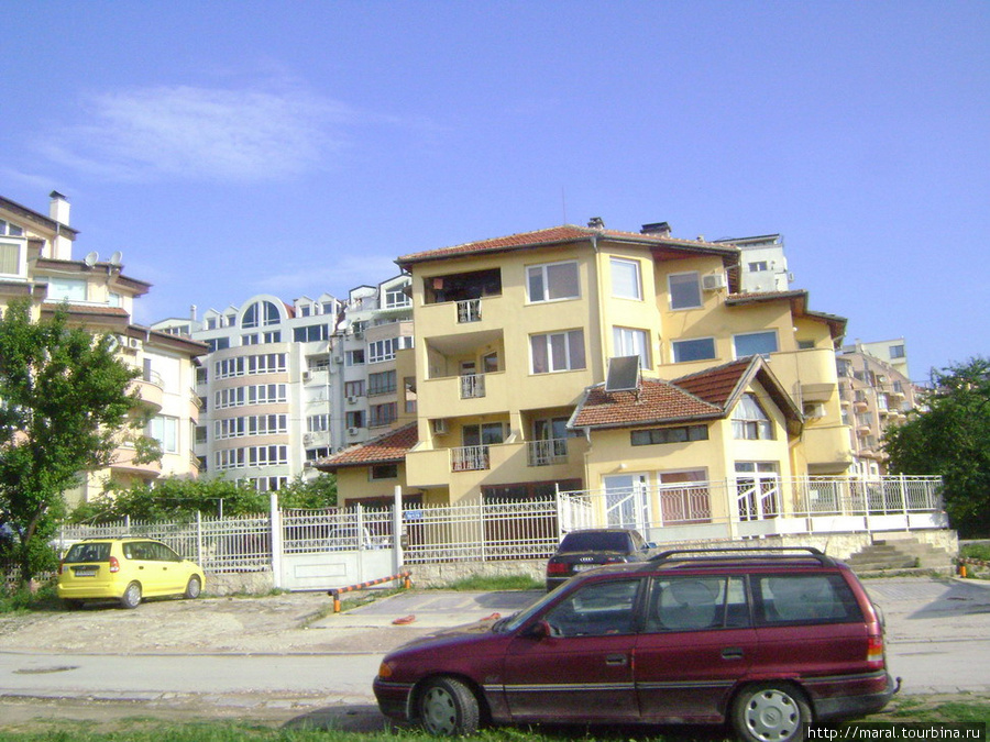 Предместье Варны со стороны Золотых Песков — престижный район вилл и апартаментов Варна, Болгария