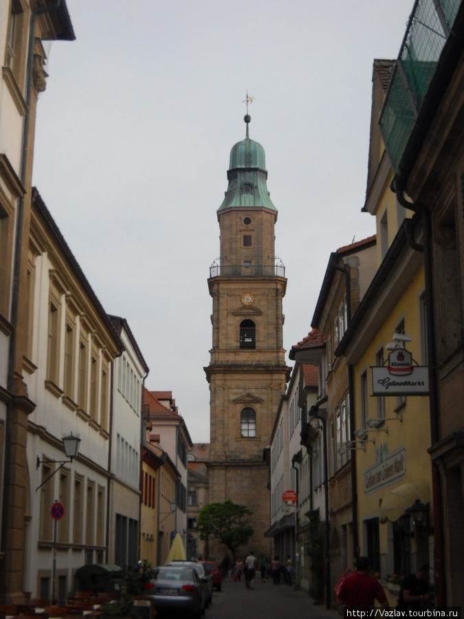 Церковь в створе улицы Эрланген, Германия