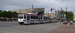 В городе нет метро, и самый популярный транспорт — трамвай