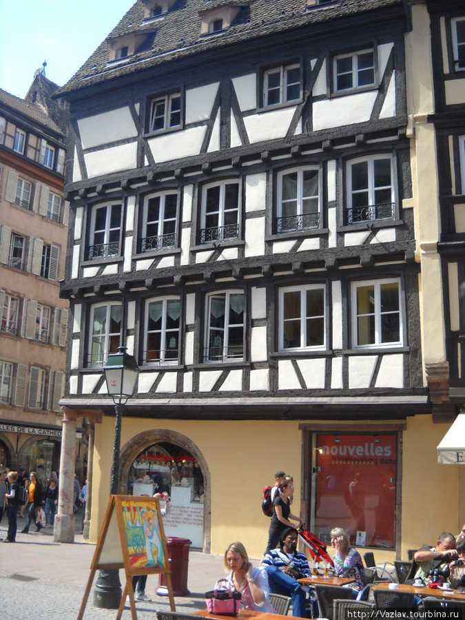 Яркаие краски Страсбург, Франция