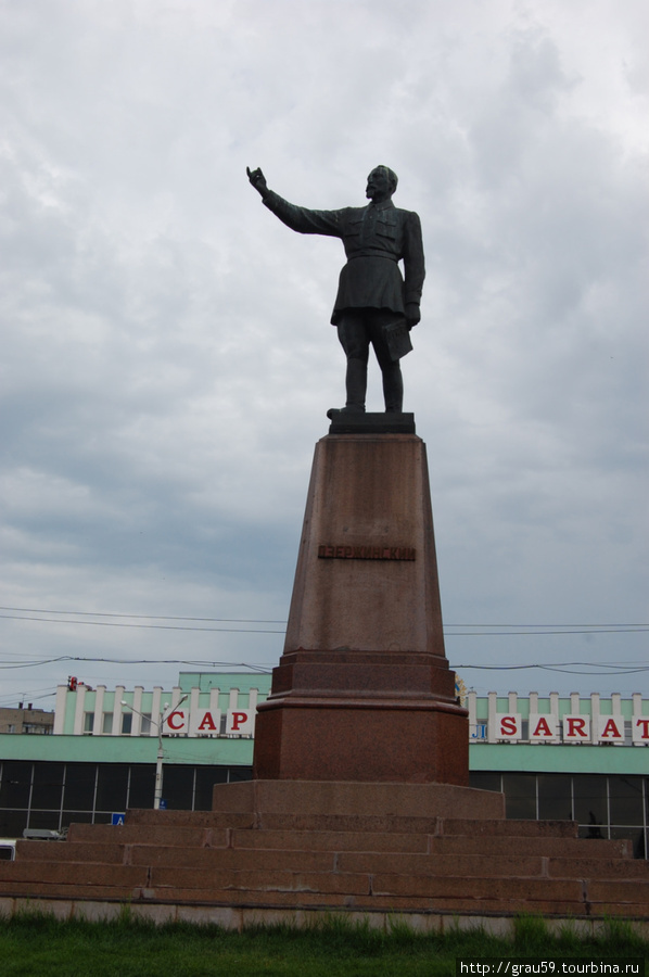 Памятник Феликсу Дзержинскому Саратов, Россия