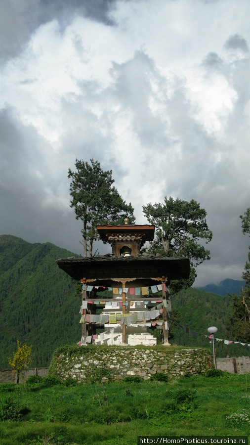 Ступа возле монастыря Гантей Район Вангди-Пходранг, Бутан