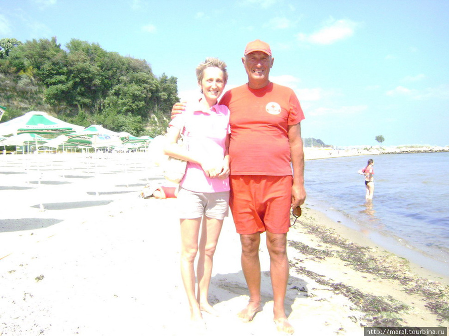 На городском пляже нас встретили с распростёртыми объятими Варна, Болгария