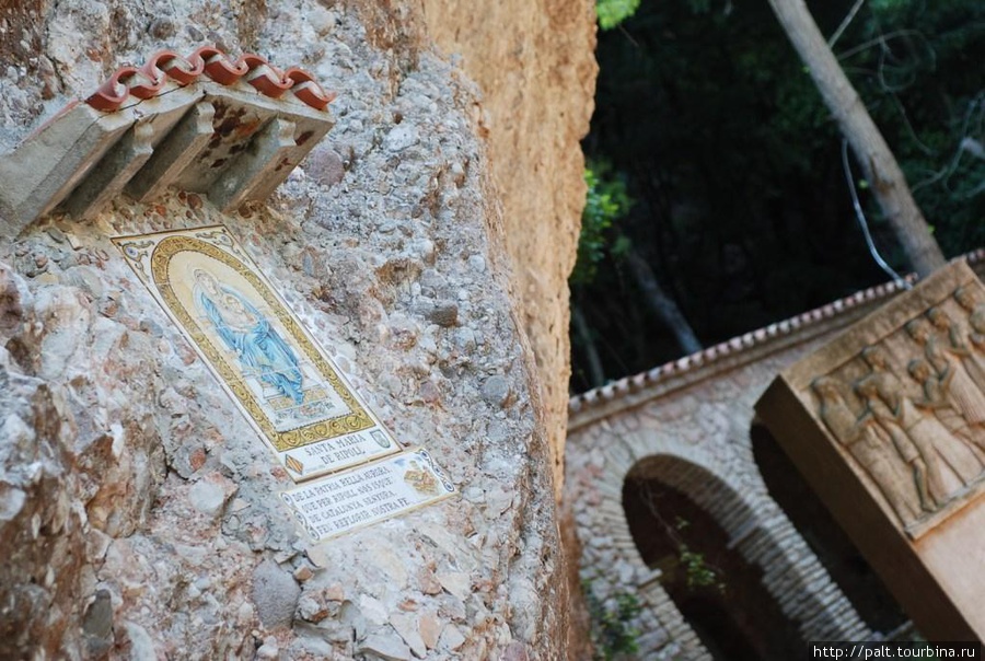 Майолика на Пути Деготальс Монастырь Монтсеррат, Испания