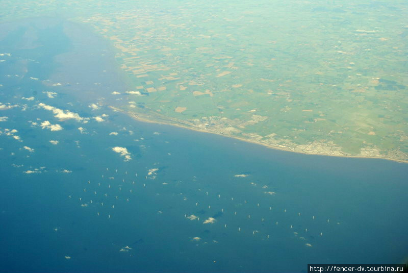 И снова ряды ветряков прямо в море Англия, Великобритания